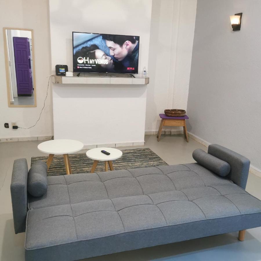 2 Bedroom Apartment With A/C Wi-Fi Best Location! 지와타네호 외부 사진